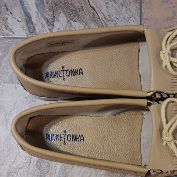 Women's Minnetonka Beaded Thunderbird Moccasins - Picture 2 of 7